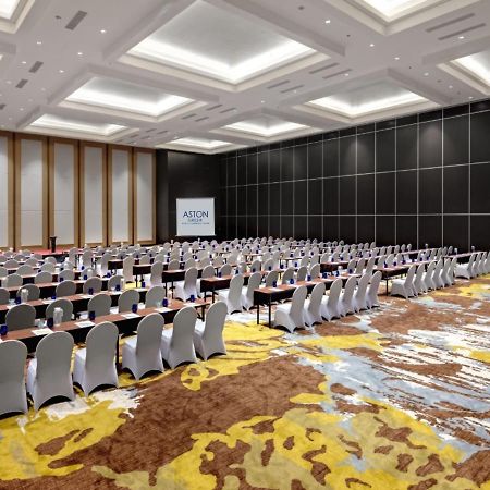 Aston Gresik Hotel & Conference Center Eksteriør billede