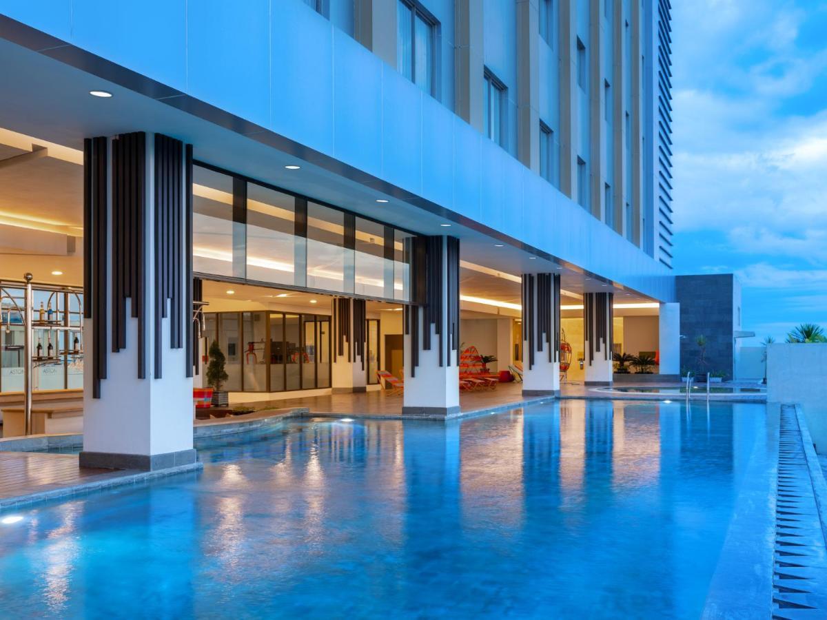 Aston Gresik Hotel & Conference Center Eksteriør billede