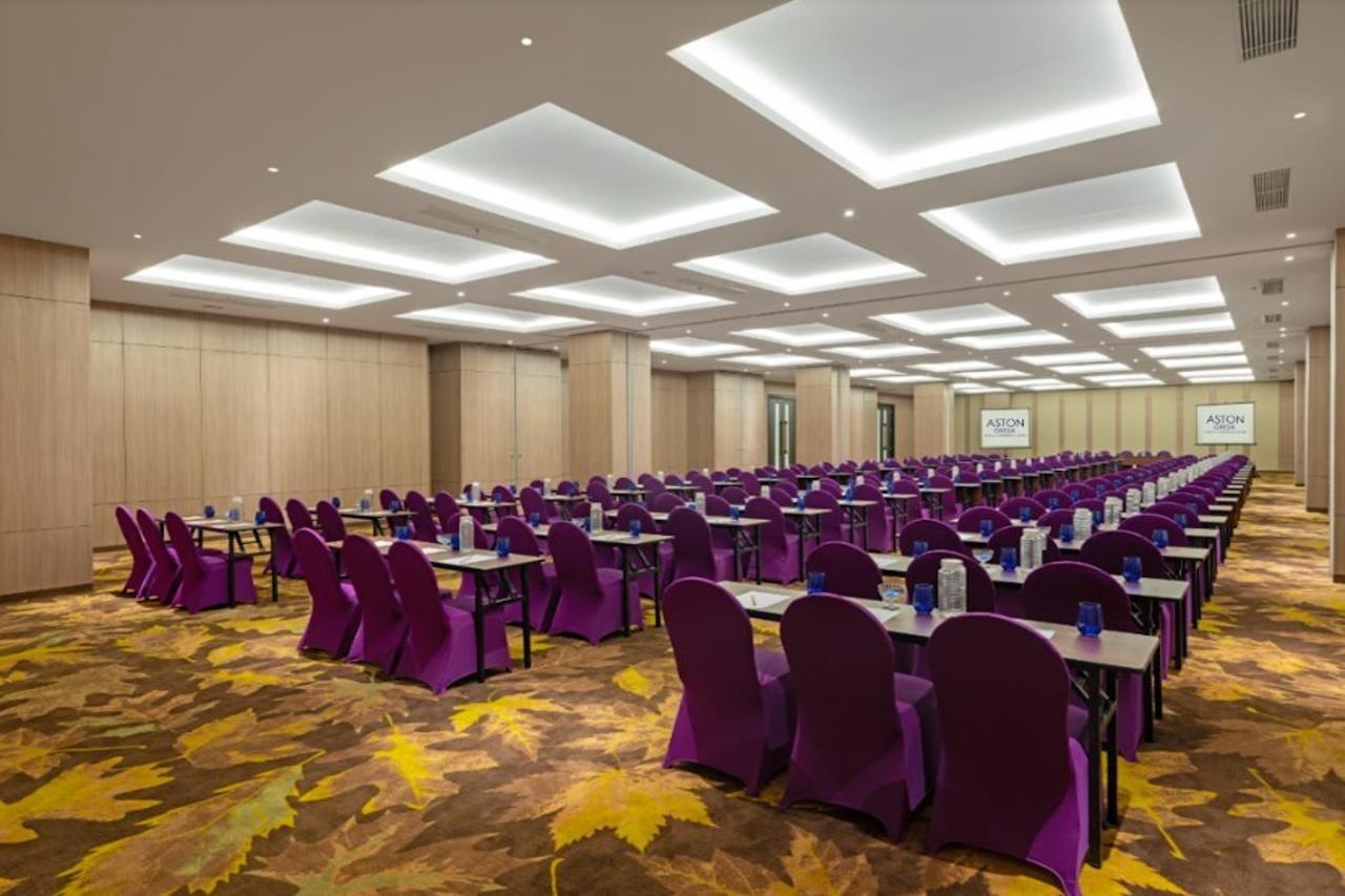 Aston Gresik Hotel & Conference Center Eksteriør billede