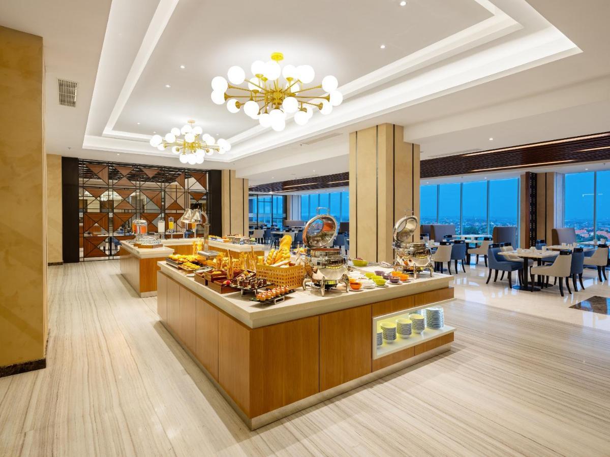 Aston Gresik Hotel & Conference Center Eksteriør billede